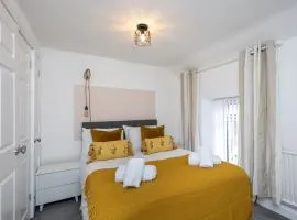 Sleeps 6 - 3 Doubles - 2 Baths - Free Parking