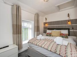 The New Lodge - Cottage - Tv in every bedroom!, semesterboende i Pontardawe