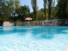 Camping L'Ondine de Provence, hotel din La Motte-Chalançon