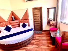 Hotel Woodcrest Zirakpur Chandigarh- Best Family Hotel, hotel en Chandigarh