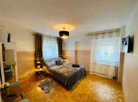 ClickTheFlat Solidarności City Center Apart Rooms, asrama di Warsaw