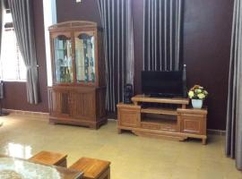 Two Bedroom House - Fully furnished and equipped, hotel s parkiralištem u gradu 'Hương Trà'