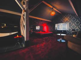 Love-Room Chic&Glam', hotel with parking in Saint-Vincent-de-Paul