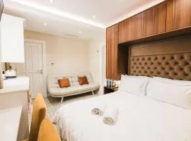 Zebbuga Deluxe Lavish Suite 3