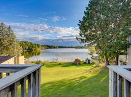 Northern Michigan Vacation Rental on Crooked Lake!, villa in Lake