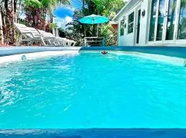 5BD House - Pool+BBQ+King beds - 3 min to beach