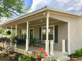 Phoenix Nest Guest Houses - Sunday House, hotel v destinaci Llano