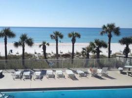 Wanderlust Villa only 3 min walk to the Sand!, cottage in Panama City Beach
