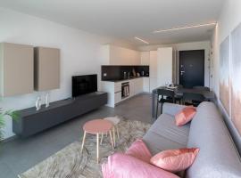 Argento Spectacular and Modern 5* for 4 guests, מלון עם חניה בבלינצונה