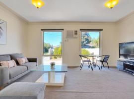 Nice 3 bedrooms house* walking seaside, cabana o cottage a Aspendale