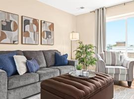 New! Cozy 1BR minutes from Downtown Roseville, hotel di Roseville