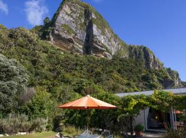 Cliffscapes, cottage in Punakaiki