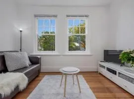 Best on Letitia Central spacious stylish sleeps 6