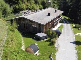 Luxury old wood mountain chalet in a sunny secluded location with gym, sauna & whirlpool, hotel di Scheffau am Wilden Kaiser