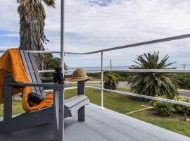 Seascape - Outstanding Views Pet Friendly Free WIFI Netflix, vacation home in Guilderton
