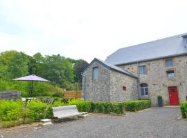 Gite with swimming pool situated in wonderful castle grounds in Gesves, feriehus i Gesves