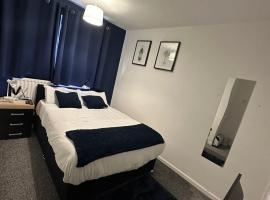 Just One room in an apartment with shared bathroom and toilet: Newcastle upon Tyne şehrinde bir pansiyon