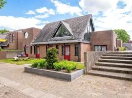 12P 6B Luxurious forest villa close to IJsselmeer