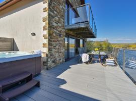 Lakeside House on Retallack Resort with Hot Tub 110, hotel di Padstow