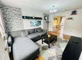 New beautiful house in a perfect location, hotel en Newcastle-under-Lyme