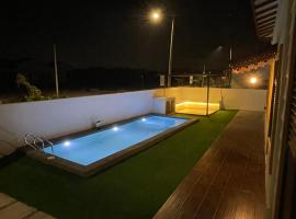 Kampong Bukit Katil에 위치한 호텔 Traditional Melaka Homestay with Private Pool