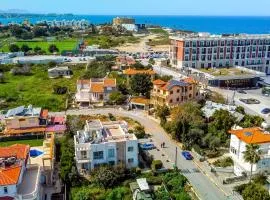 Romantiс Two-Bedroom Apartment with Sea View (Dolce Vita 7-6)