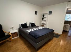 Cozy Home Stay in Kungsängen-Read Host info, hotel in Stockholm