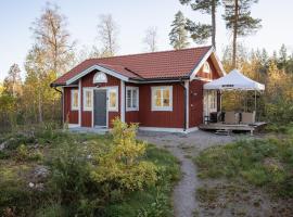 Cozy house with nature as a neighbour, Ranas-Rimbo, počitniška hiška v mestu Edsbro