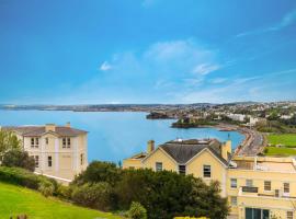 Stunning Sea View Central Torbay Home with Parking – apartament w mieście Torquay
