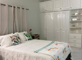 MBS Travel Holistic Guest House, hostal o pensión en Mammee Bay