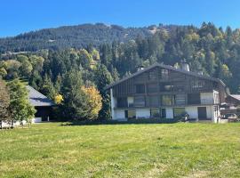 Chalet Esquinade 4 bedrooms appartment Megève, hotel i Megève