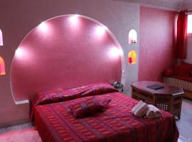 Riad Les Chtis D'Agadir, hotelli kohteessa Agadir lähellä maamerkkiä Amazighe Heritage Museum