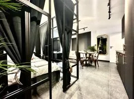 GOLDEN Apartment ~ 1000m Main Square ~ Self Check-In 24h
