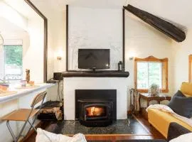 Chalet du Village - Rustic charm, lake - beach access