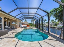 Gulf Access, Heated Pool & Spa - BAREFOOT & FANCY FREE - Villa Barefoot - Roelens Vacations, Hotel in Cape Coral