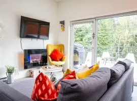 Reved Up & Out - Remarkable Two Bedroom Condo