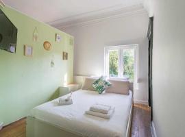 Chambre 30m - Salon privé - 2TV - Wifi, hotel v destinaci Woippy