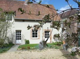 Élégante maison rénovée en campagne, proche de Dreux et Chartres, avec 2 chambres accueillantes. - FR-1-581-103, hotel i Garnay