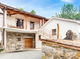 Family friendly house with a parking space Raspor, Central Istria - Sredisnja Istra - 21878, hotell i Buzet
