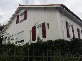 Bel F2 lumineux avec terrasse privée, à 5 min des Thermes et cœur de ville, animaux acceptés - FR-1-451-37