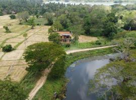 The Loft by the Lake, chalet i Kurunegala