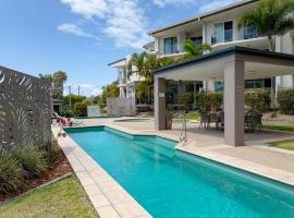 Caloundra Poolside Paradise: Caloundra şehrinde bir daire