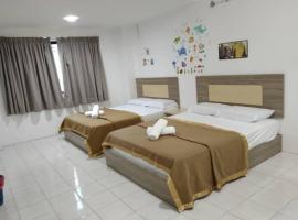 Everyone Knows EOK Homestay 2 rooms Apartment in Lot 10 Pangkor, hotel in Kampong Sungai Udang