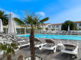Location proche de la plage et des commerces, hotel with pools in La Couarde-sur-Mer