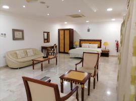 Pioneer Hotel Apartments Muscat, boutique hotel in Muscat