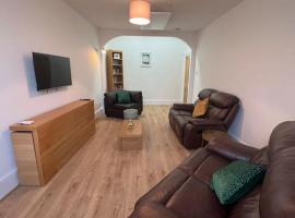 Substantial 5 Bed Townhouse, hotel in Peterhead