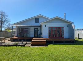 Waterfront Retreat in Collingwood, loma-asunto kohteessa Collingwood