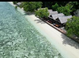 Mambetron Homestay Raja Ampat: Pulau Mansuar şehrinde bir kiralık sahil evi