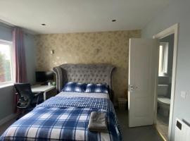 Private shared room near Blanchardstown shopping center, hotel barat 