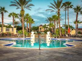 Beautiful 4 Bedroom Vacation Home at Regal Palms Resort, close to Disney World, hótel í Davenport